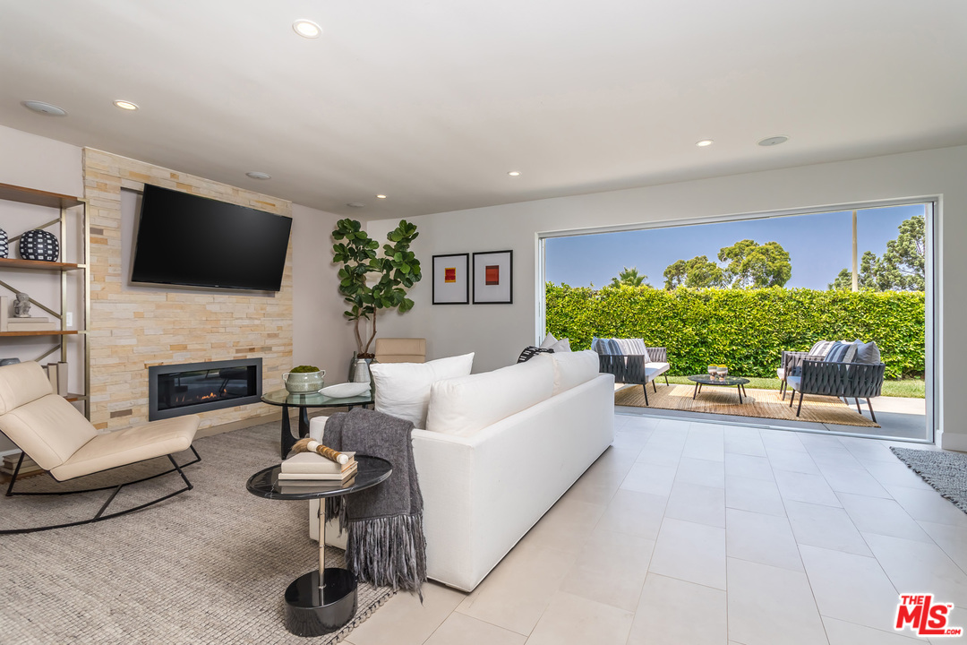 15414 Longbow Drive Sherman Oaks, CA 91403 - Photo 6 of 37