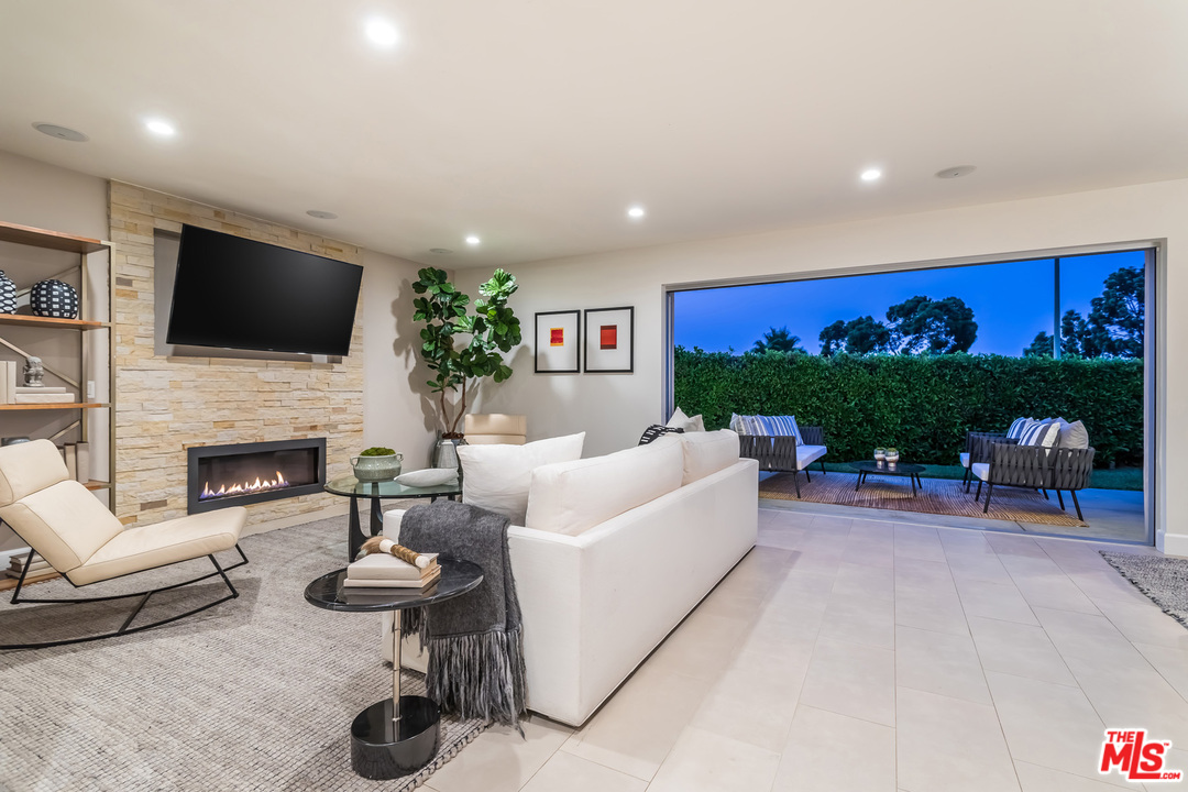 15414 Longbow Drive Sherman Oaks, CA 91403 - Photo 7 of 37