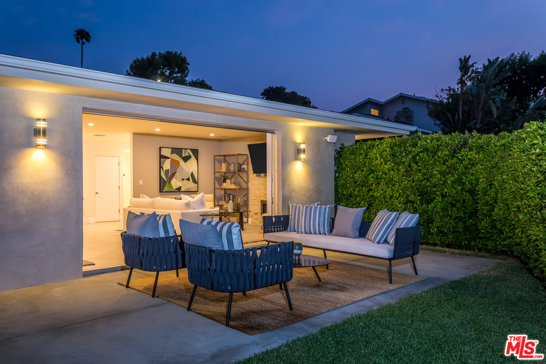 15414 Longbow Drive Sherman Oaks, CA 91403 - Photo 8 of 37