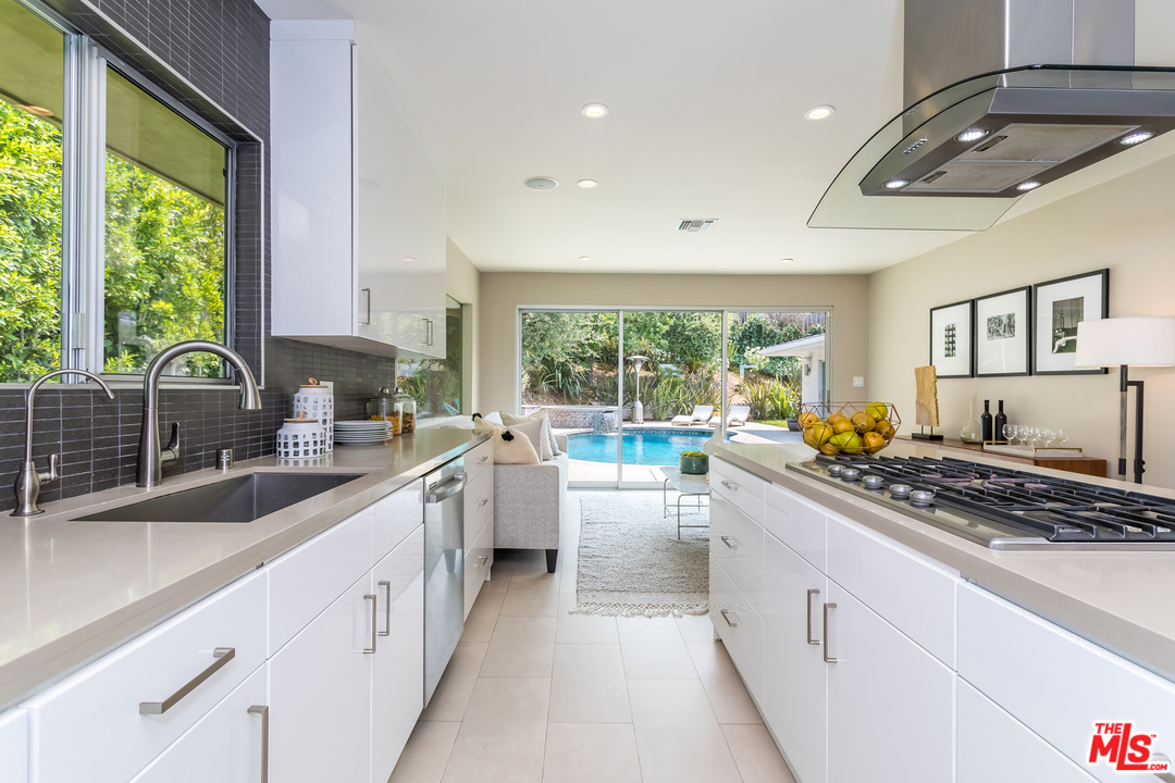 15414 Longbow Drive Sherman Oaks, CA 91403 - Photo 10 of 37