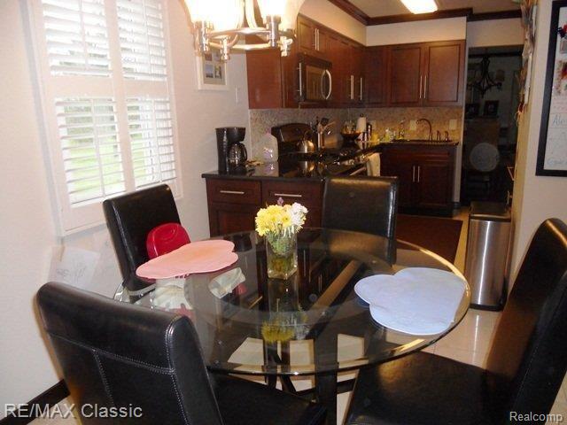 26053 Pleasant Valley Road Farmington, MI 48331 - Photo 8 of 16 Breakfast Nook.JPG