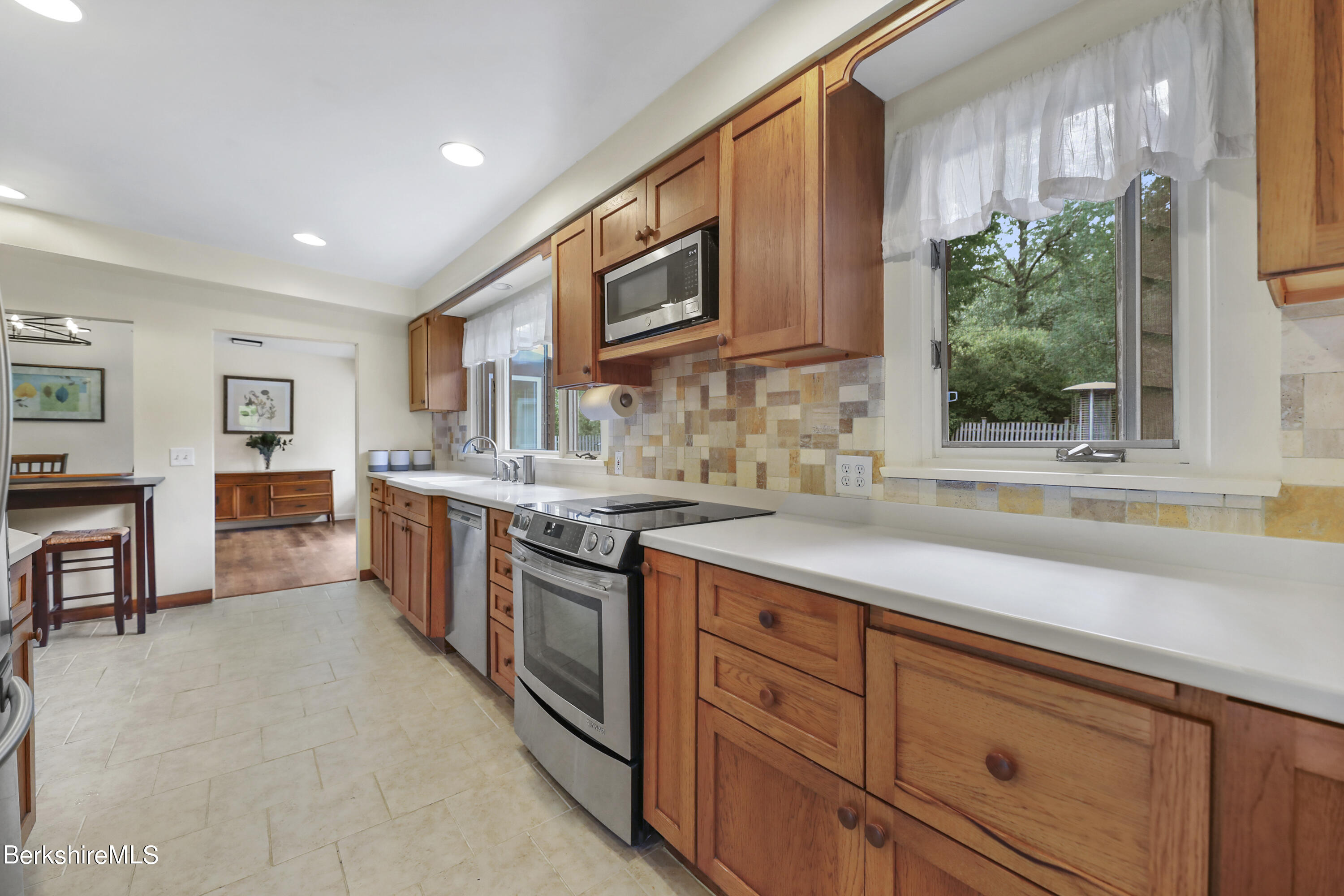 145 East New Lenox Road Pittsfield, MA 01201 - Photo 17 of 48 100 Kitchen