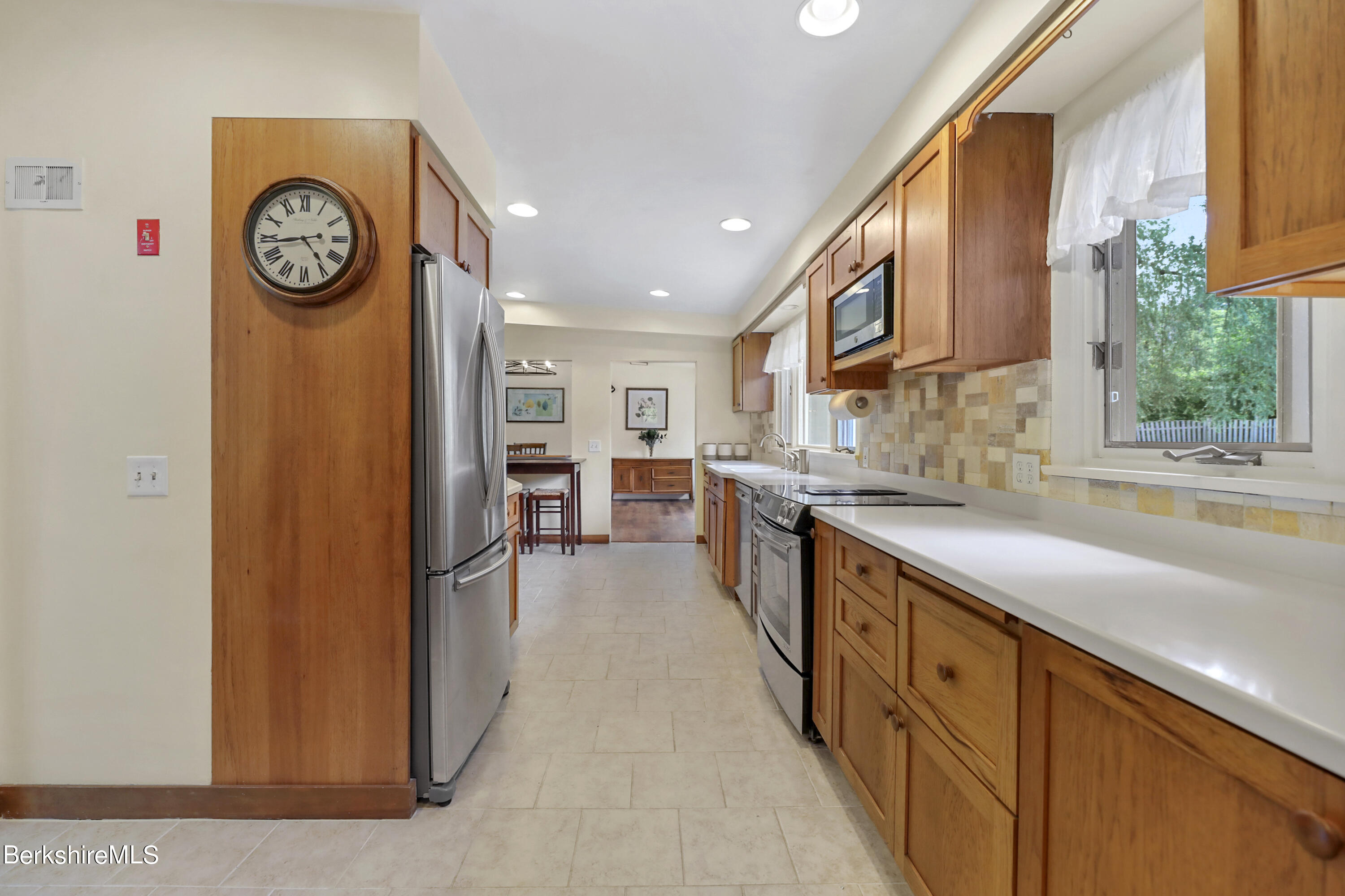 145 East New Lenox Road Pittsfield, MA 01201 - Photo 18 of 48 105 Kitchen