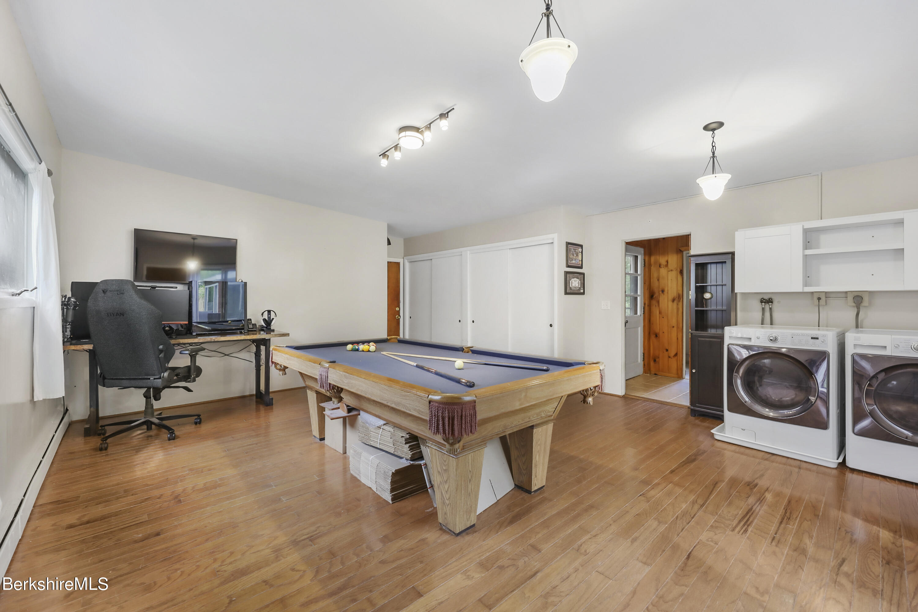 145 East New Lenox Road Pittsfield, MA 01201 - Photo 21 of 48 125 Family Room