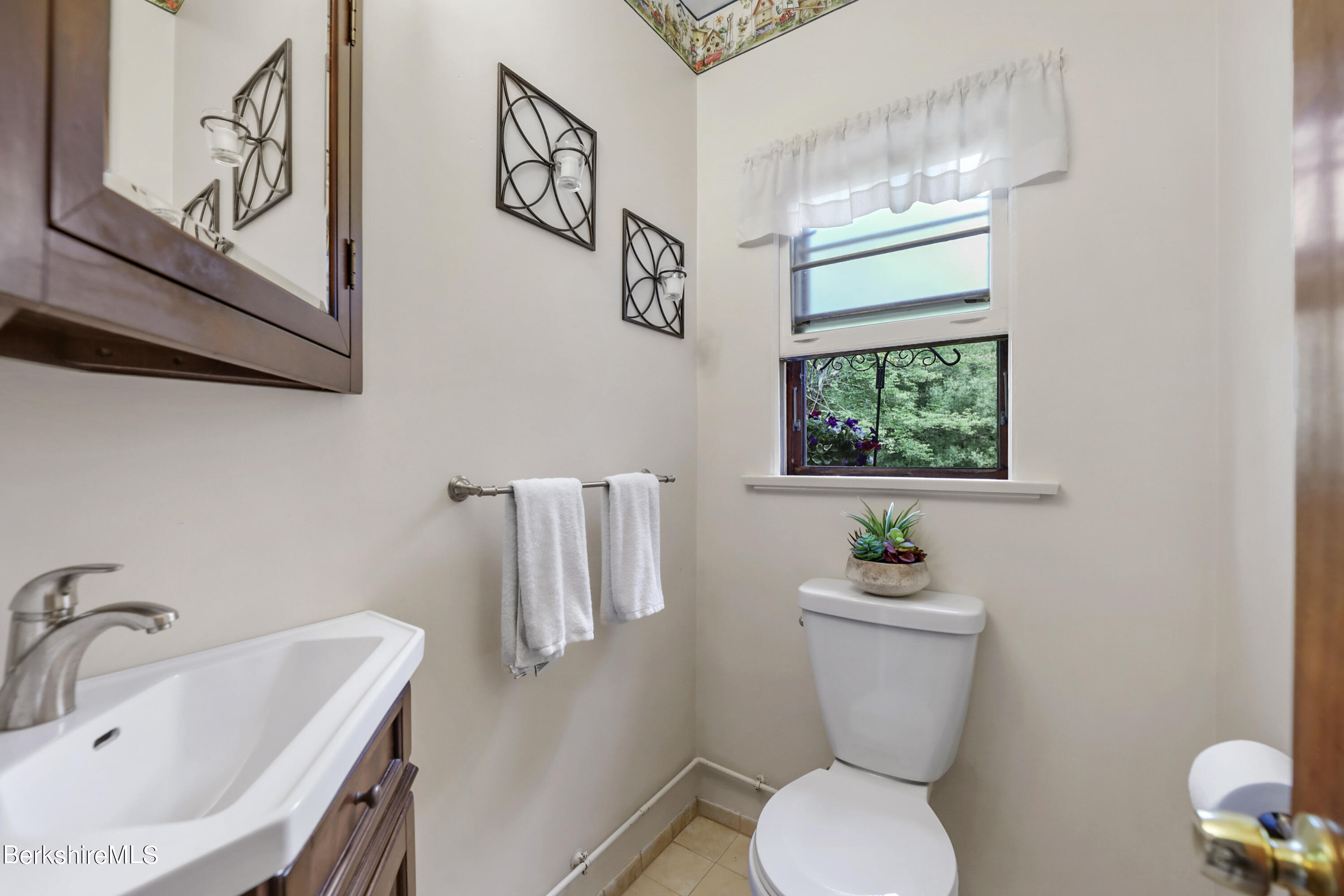 145 East New Lenox Road Pittsfield, MA 01201 - Photo 30 of 48 175 Half Bath