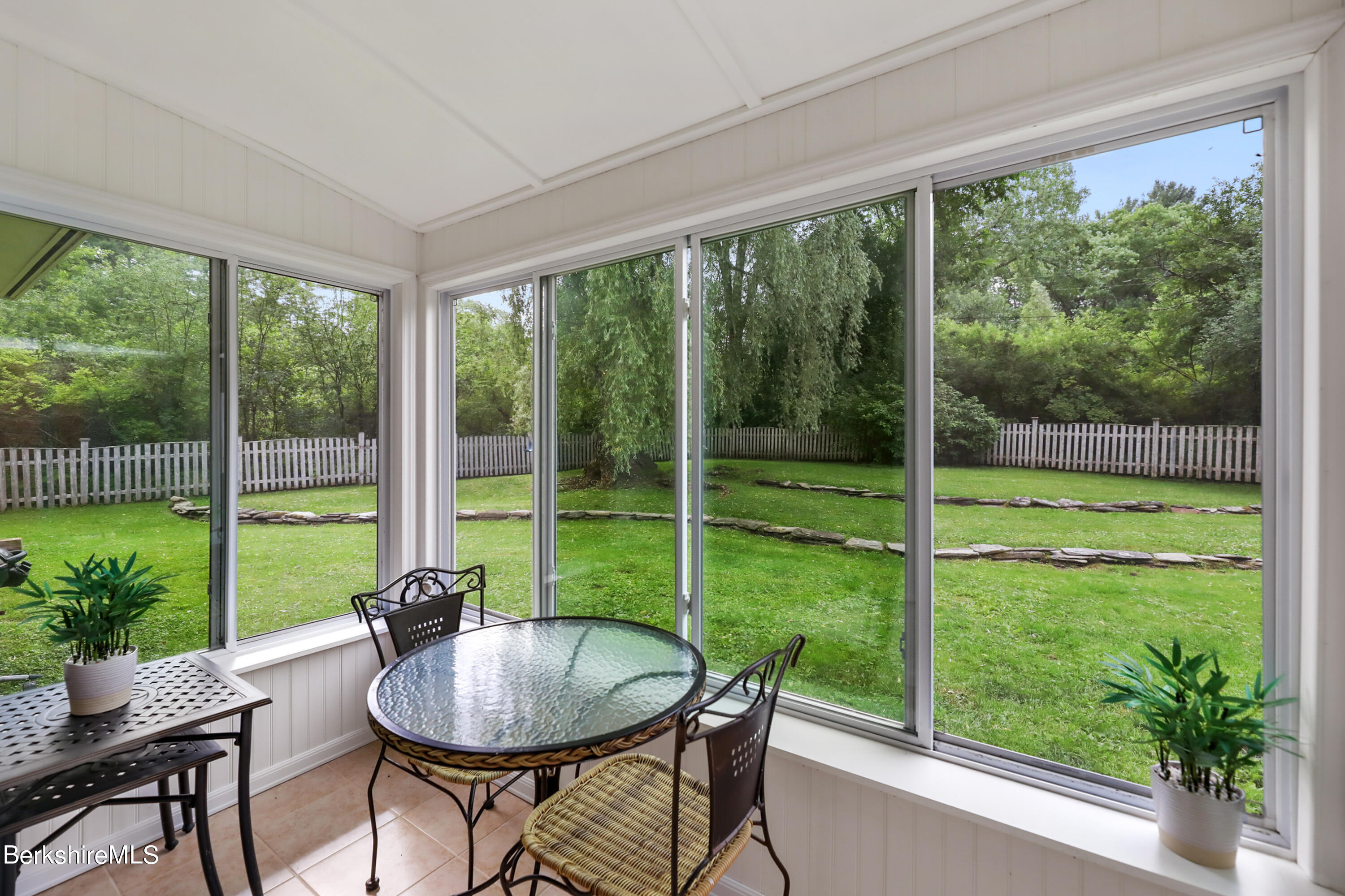 145 East New Lenox Road Pittsfield, MA 01201 - Photo 31 of 48 180 Sun Room