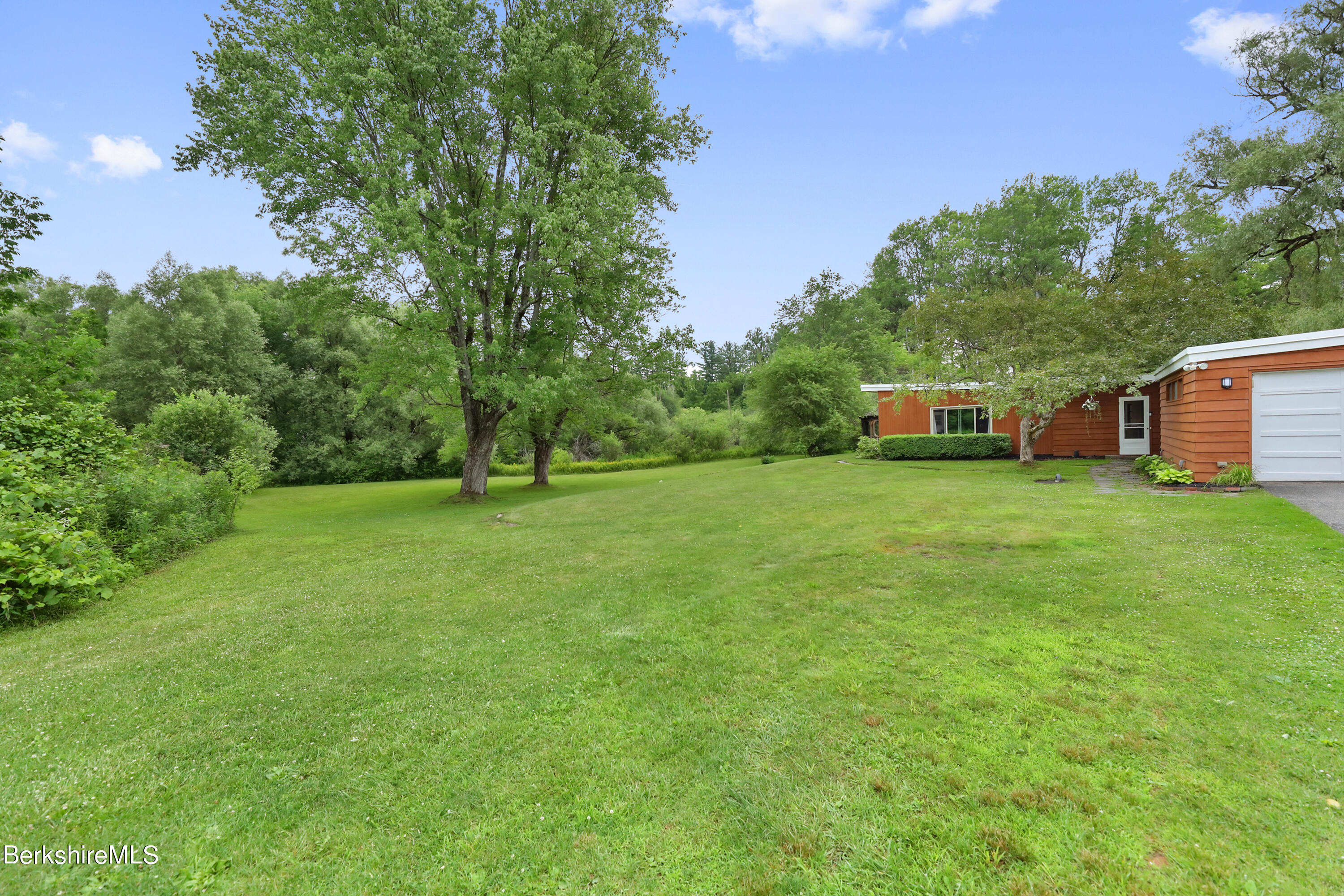 145 East New Lenox Road Pittsfield, MA 01201 - Photo 40 of 48 225 Front Yard