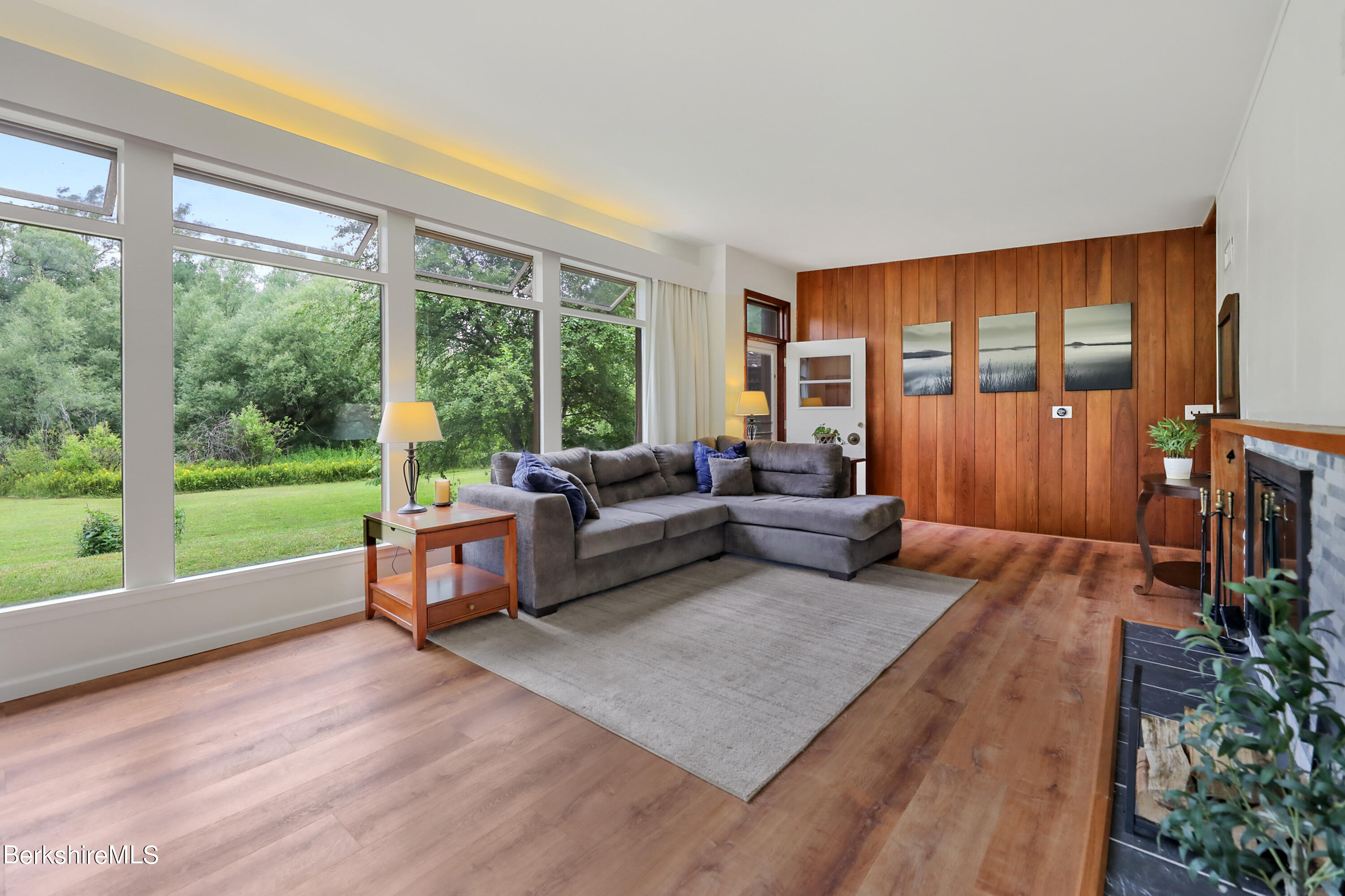 145 East New Lenox Road Pittsfield, MA 01201 - Photo 6 of 48 30 Living Room