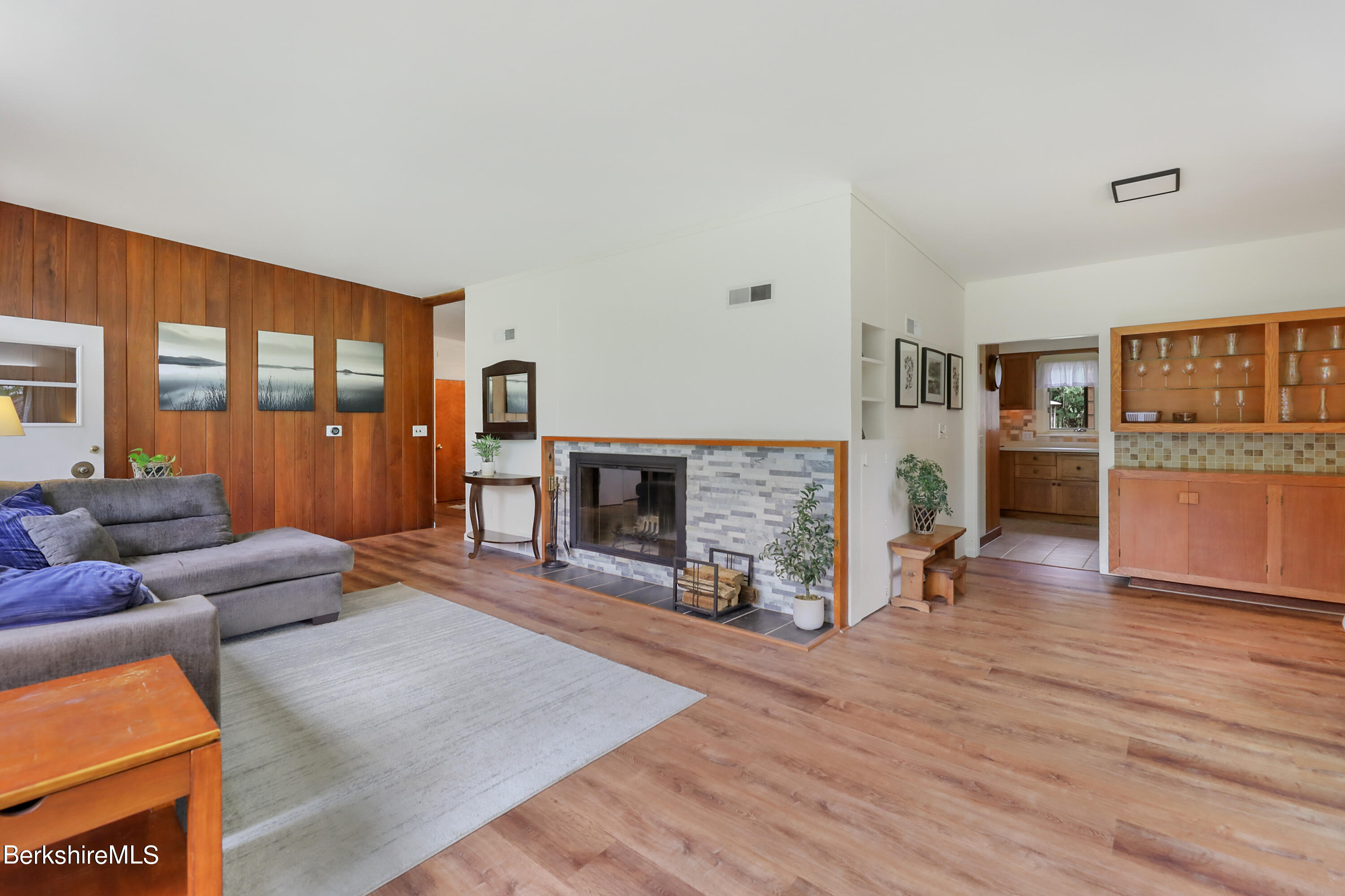 145 East New Lenox Road Pittsfield, MA 01201 - Photo 8 of 48 40 Living Room