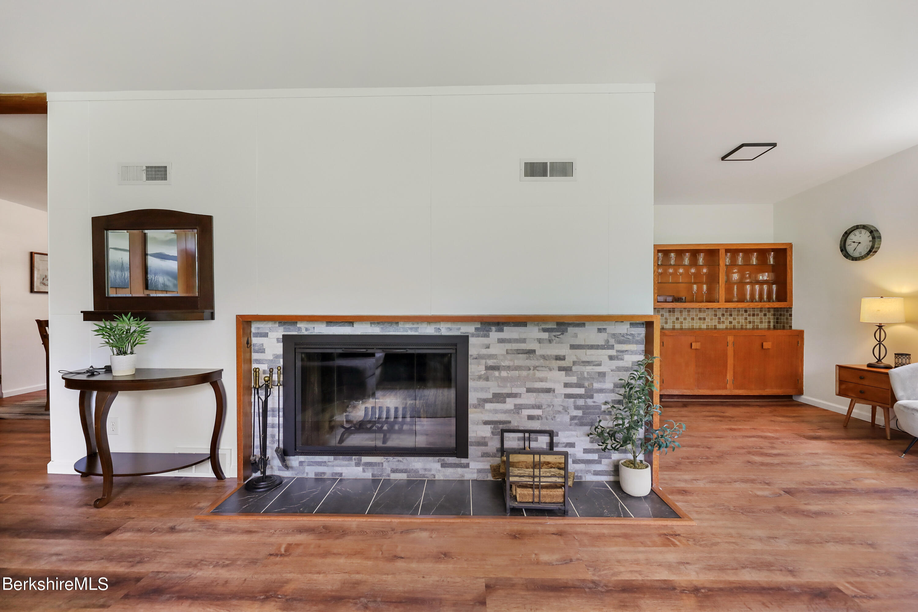 145 East New Lenox Road Pittsfield, MA 01201 - Photo 9 of 48 45 Living Room