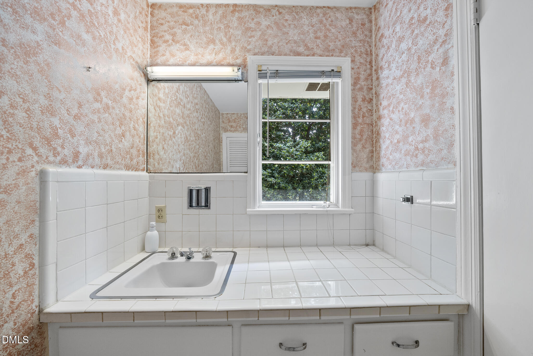 2908 Fairview Road Raleigh, NC 27608 - Photo 24 of 42 DSC09675