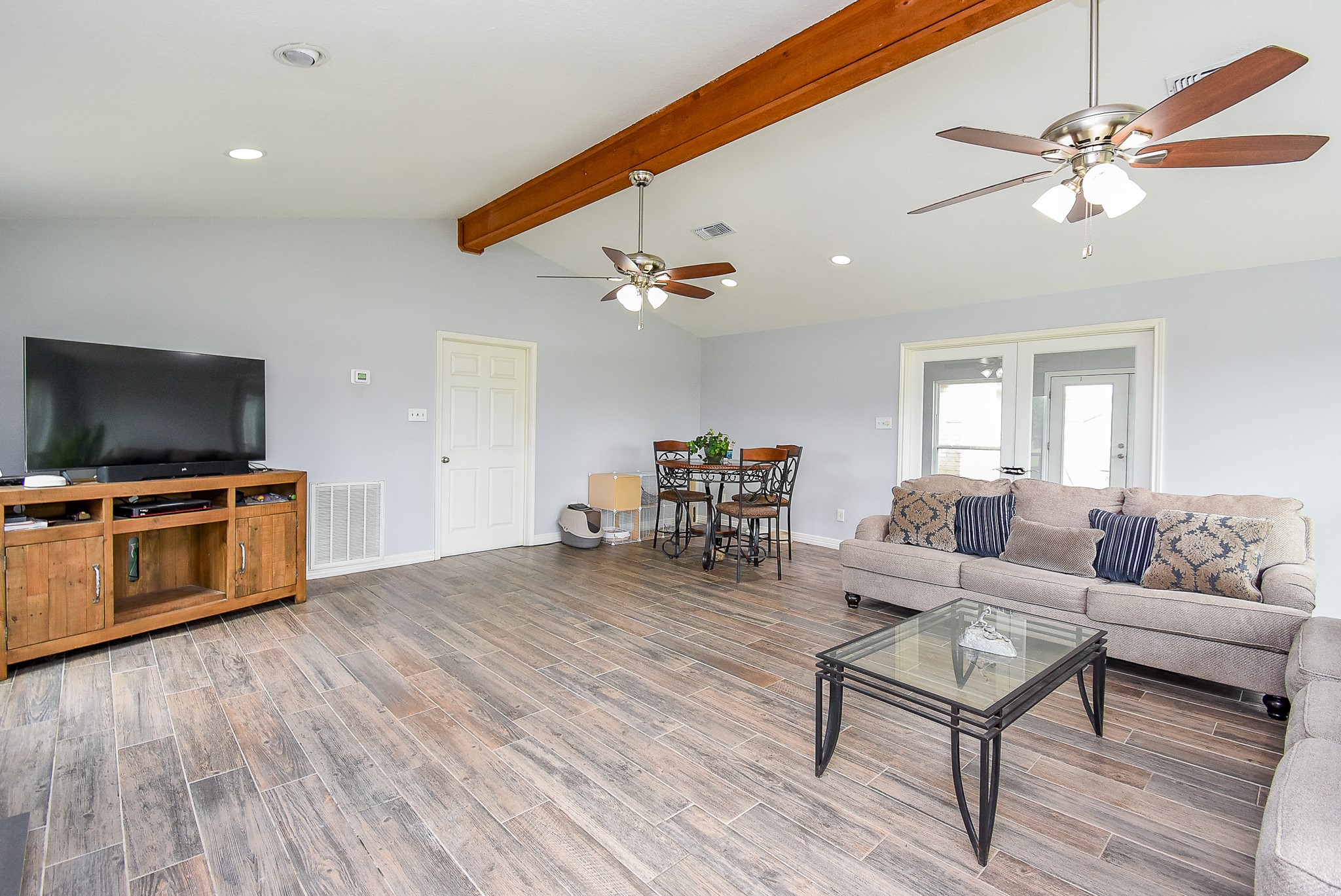 3818 County Road 36 Angleton, TX 77515 - Photo 20 of 49 a living room with furniture and a flat screen tv