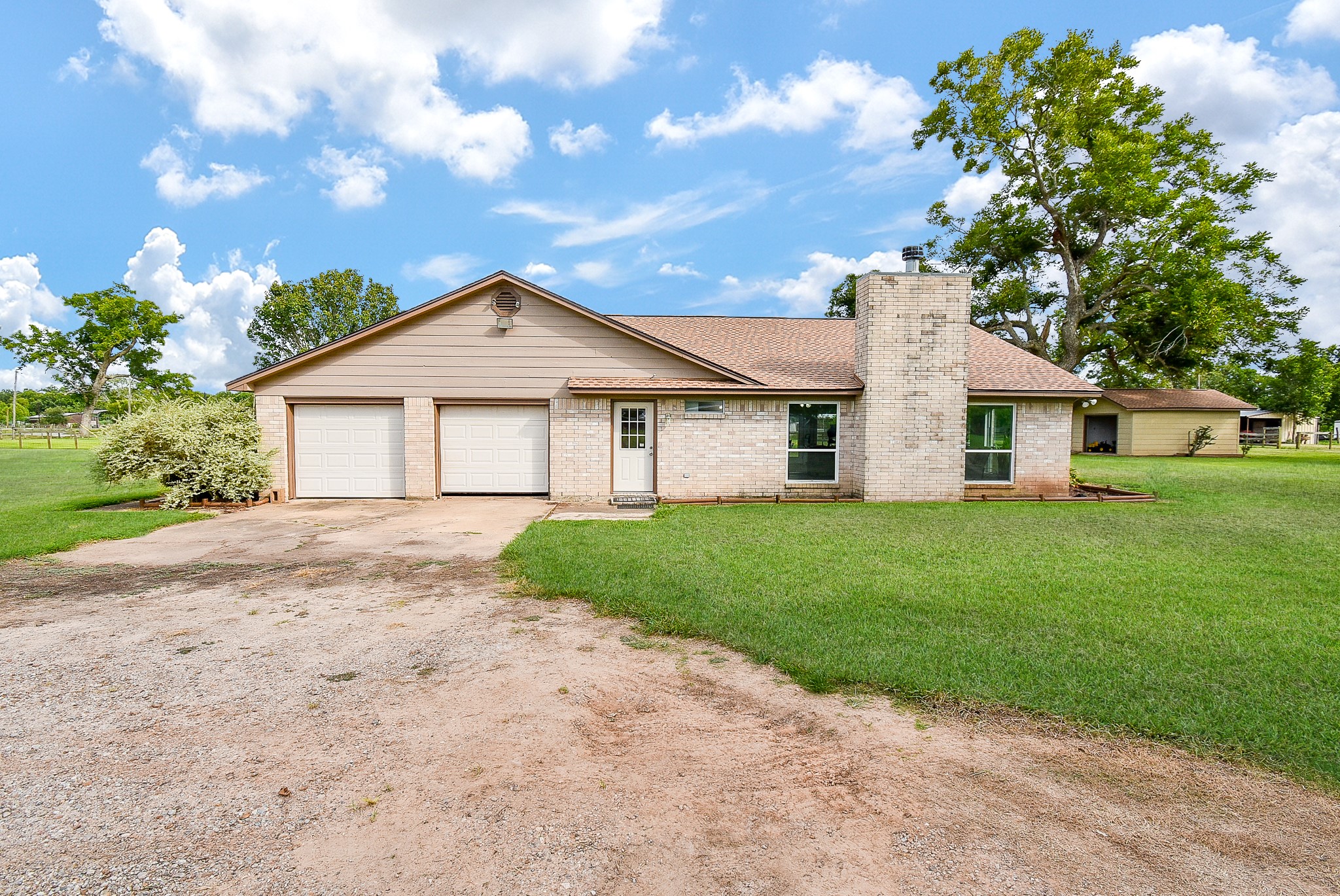 3818 County Road 36 Angleton, TX 77515 - Photo 4 of 49 a front view of house with yard and green space