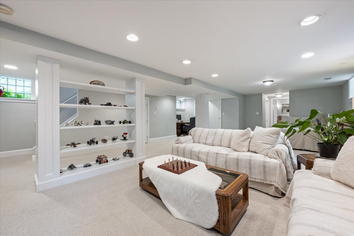 700 Kent Road Kenilworth, IL 60043 - Photo 19 of 26 Gallery Image 19