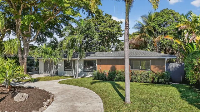 $824,000 | 1361 Southeast 4th Court, Deerfield Beach, FL 33441