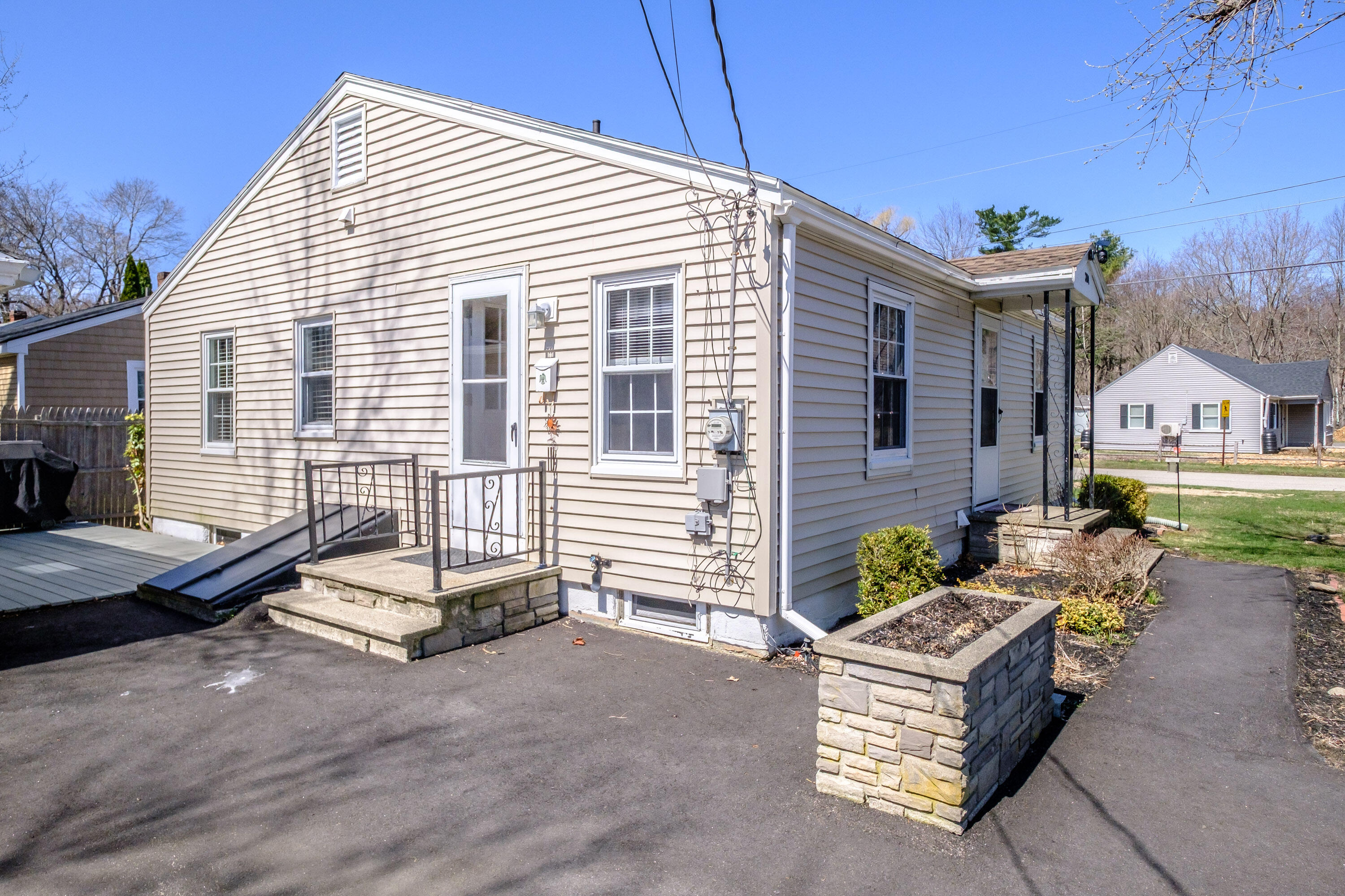 304 Ray Street Portland, ME 04103 - Photo 2 of 33 20250417gp-61010