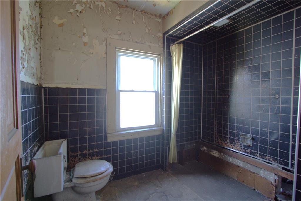233 Allen Avenue Donora, PA 15033 - Photo 26 of 31 Full Bathroom upstairs off hallway near Bedrooms in Front House
