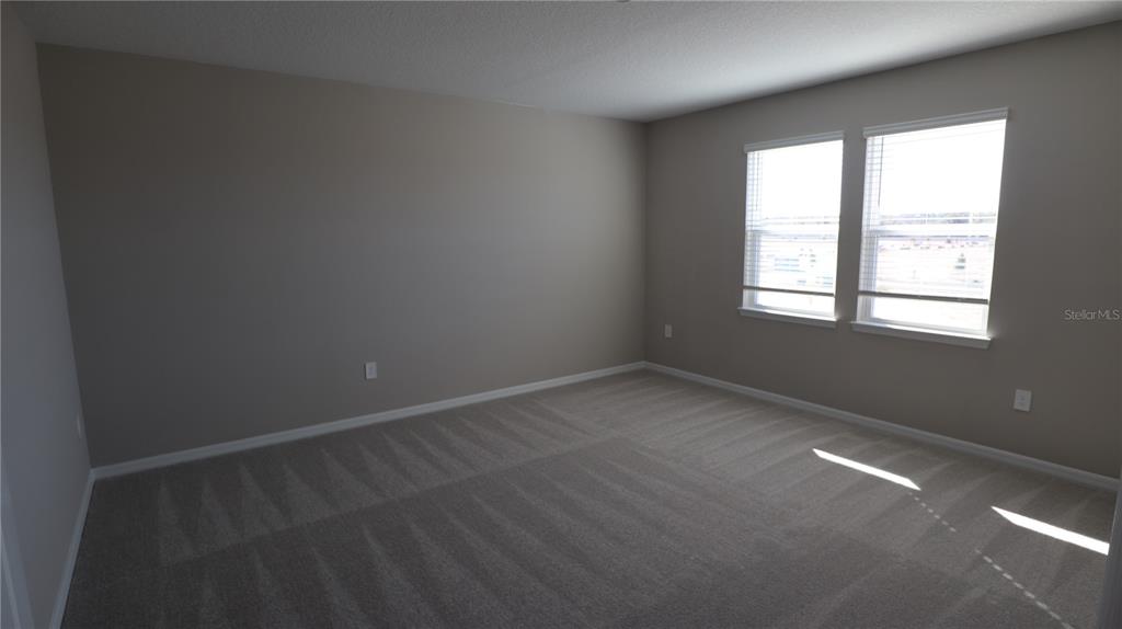984 Top Minnow Road St. Cloud, FL 34771 - Photo 19 of 31 an empty room with a window