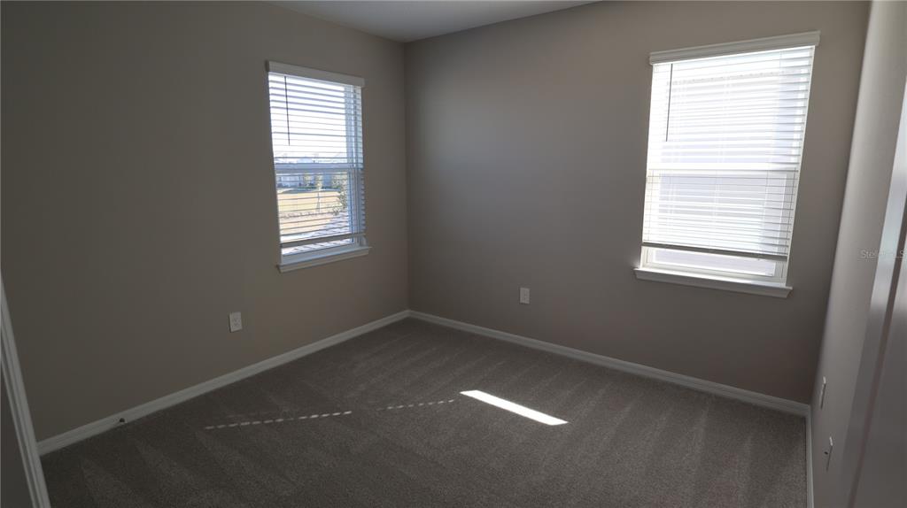 984 Top Minnow Road St. Cloud, FL 34771 - Photo 28 of 31 an empty room with a window