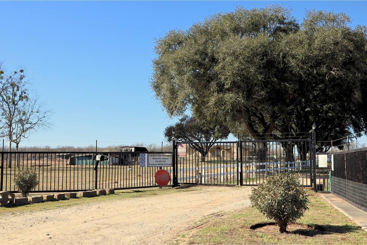 37110 Donigan Road Brookshire, TX 77423 - Photo 7 of 43 a view of a outdoor space