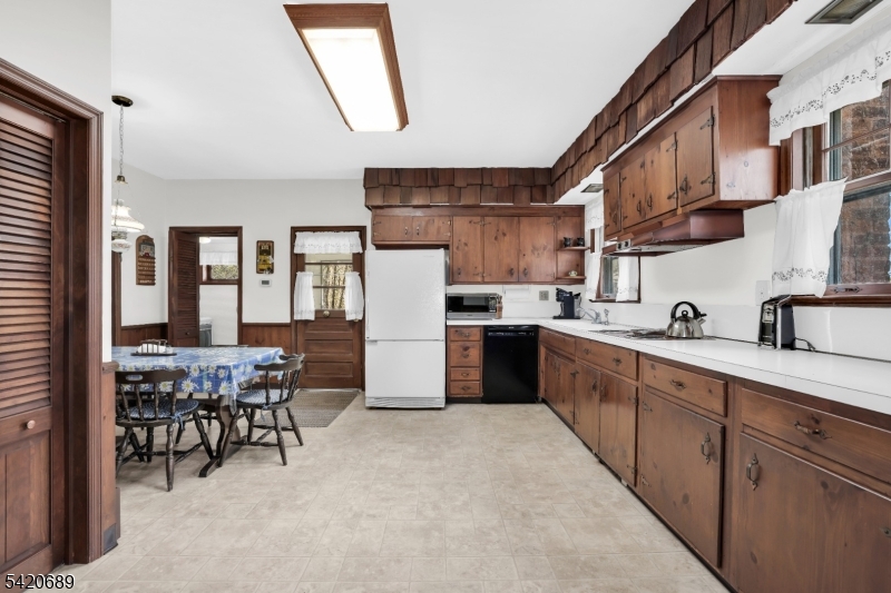 15 Deerhaven Lane Oak Ridge, NJ 07438 - Photo 17 of 39