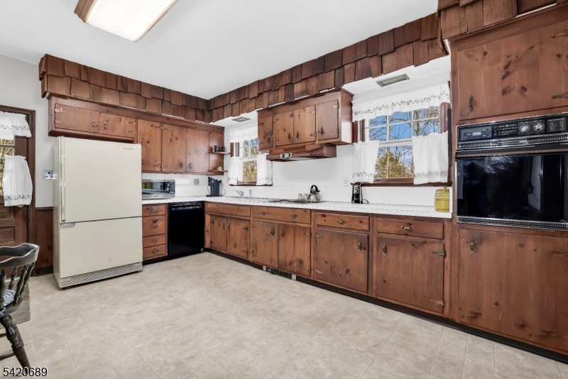 15 Deerhaven Lane Oak Ridge, NJ 07438 - Photo 18 of 39