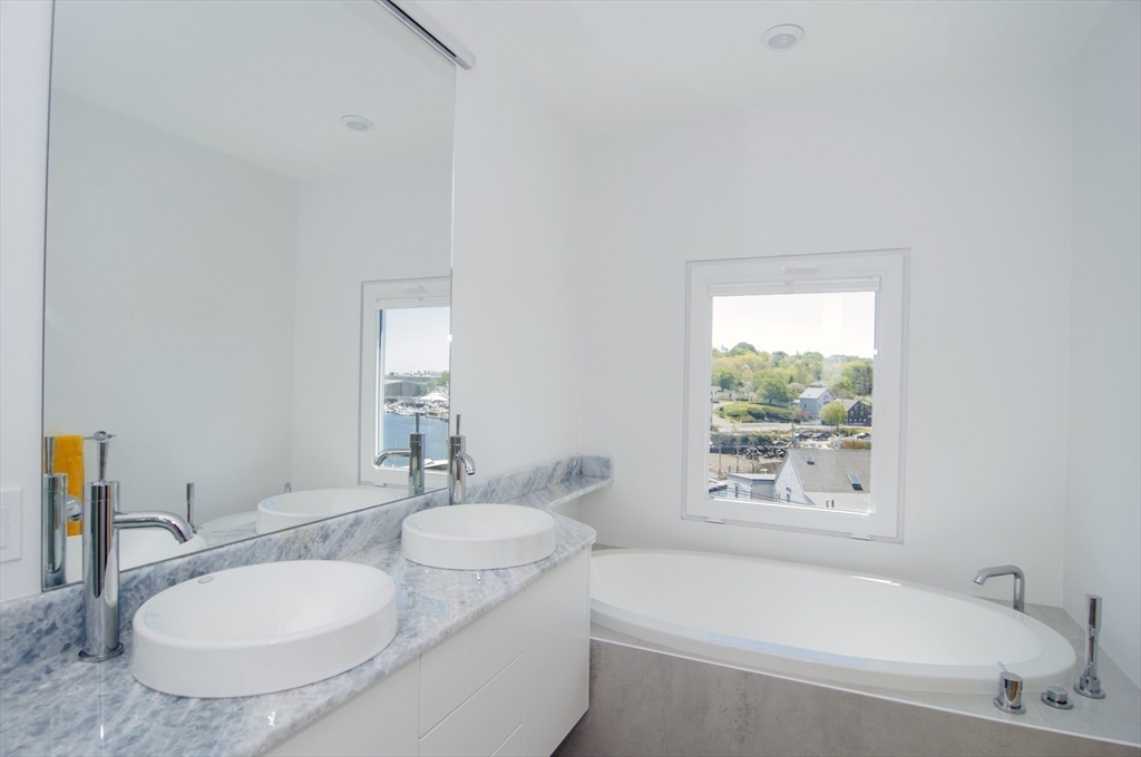 11 Wall Street, Unit R Gloucester, MA 01930 - Photo 13 of 32