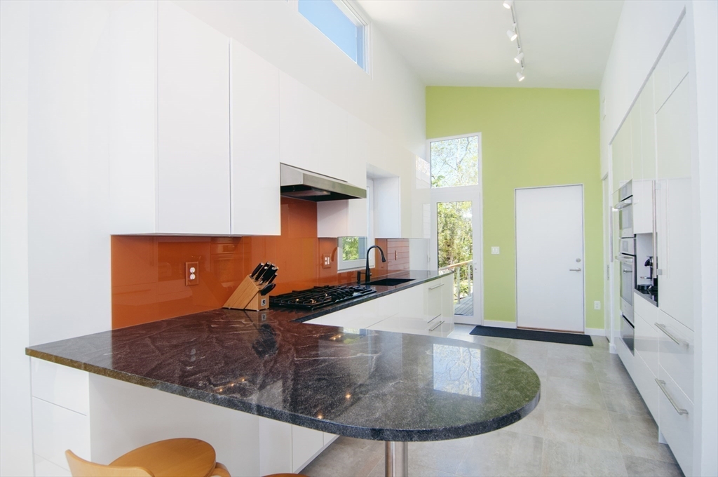 11 Wall Street, Unit R Gloucester, MA 01930 - Photo 10 of 32