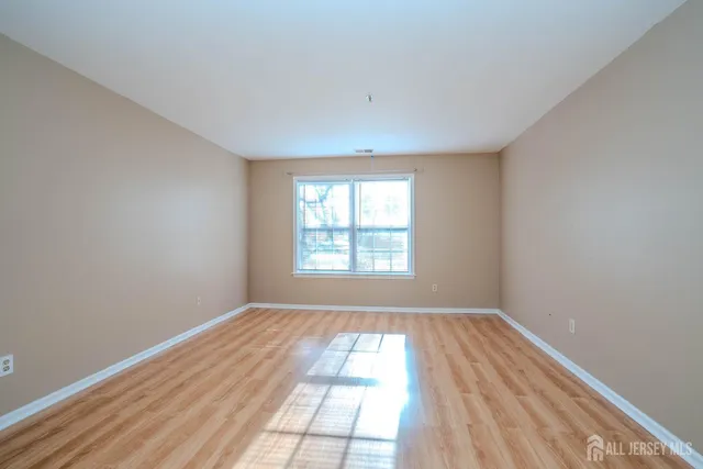 $385,000 | 513 Waterford Drive, Edison, NJ 08817