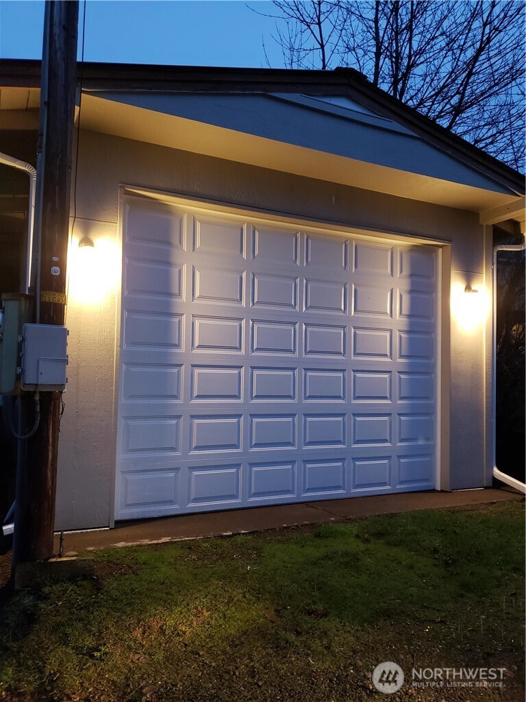 1806 Hay Street, Unit B Shelton, WA 98584 - Photo 2 of 9 a view of front door