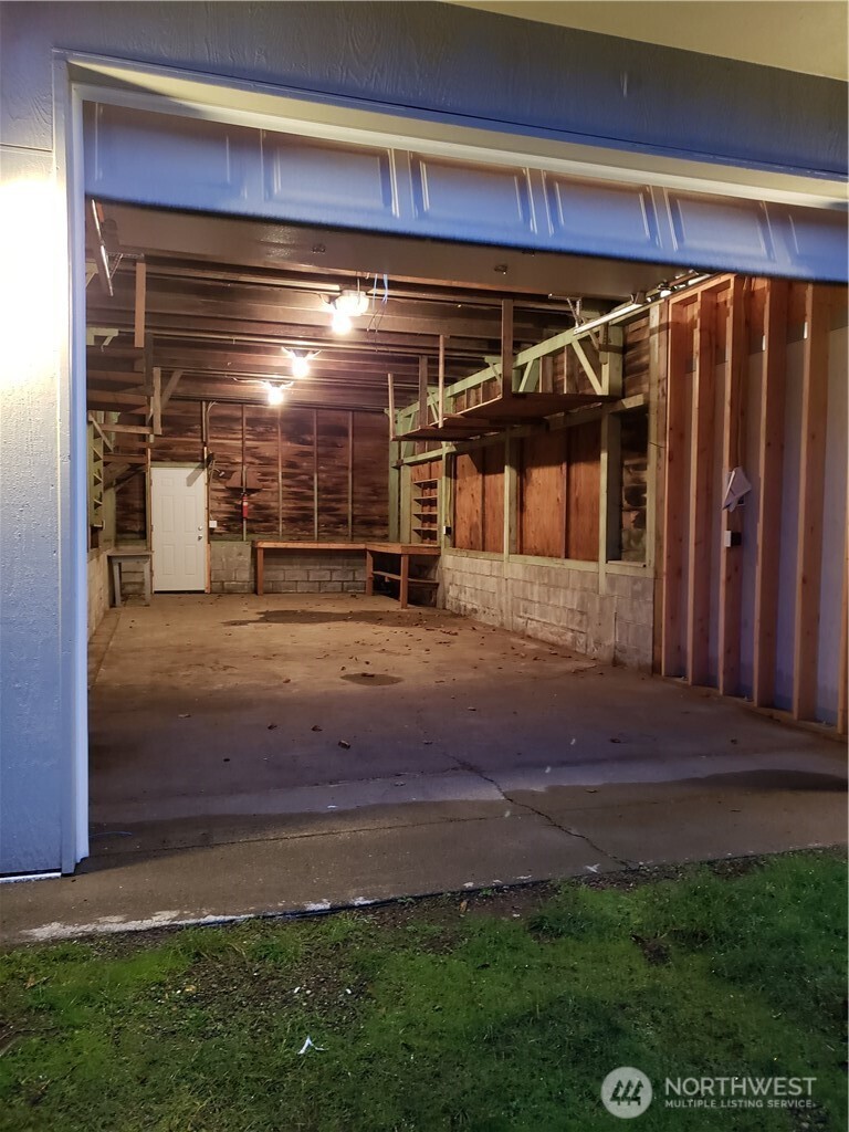 1806 Hay Street, Unit B Shelton, WA 98584 - Photo 5 of 9 a view of a car garage