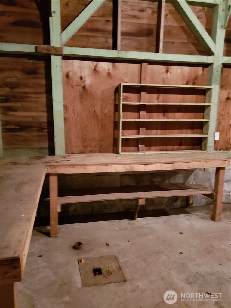 1806 Hay Street, Unit B Shelton, WA 98584 - Photo 8 of 9 a view of entryway