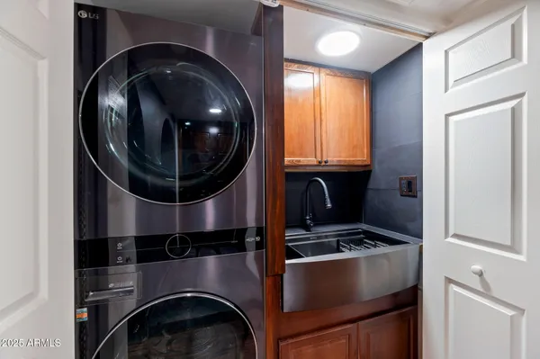 a close view of utility and utility room