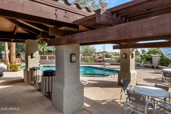 a view of a house with backyard
