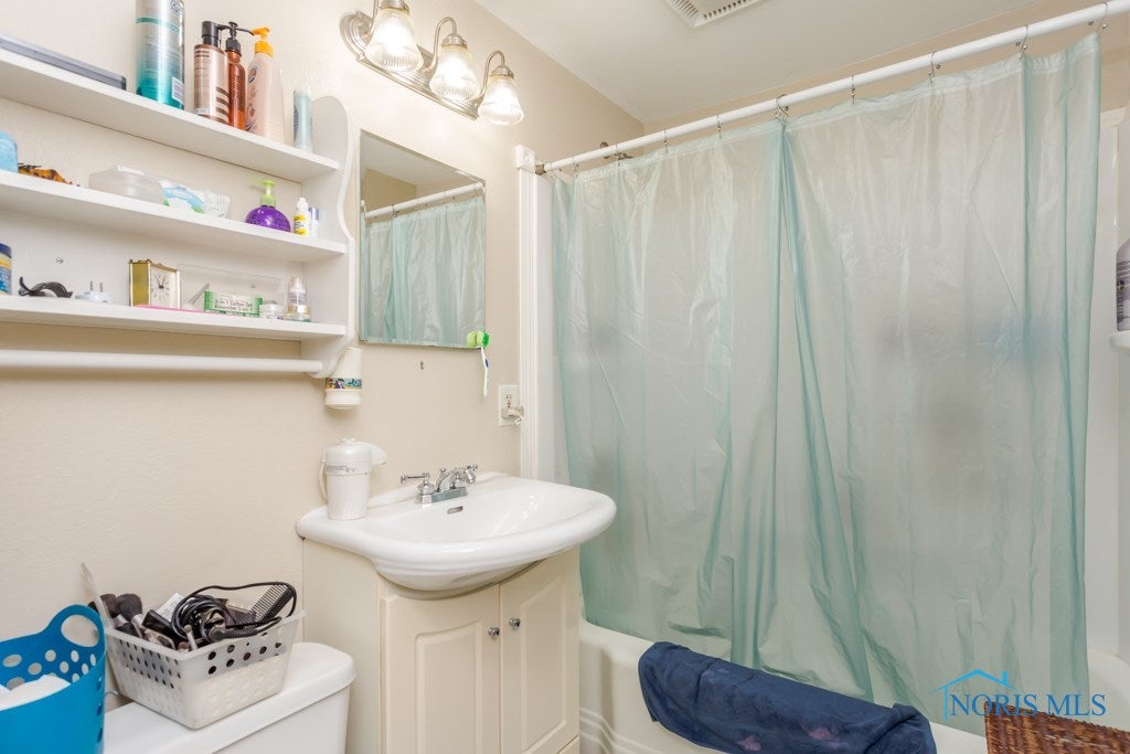 607 Eckel Road Perrysburg, OH 43551 - Photo 6 of 22 Gallery Image 6
