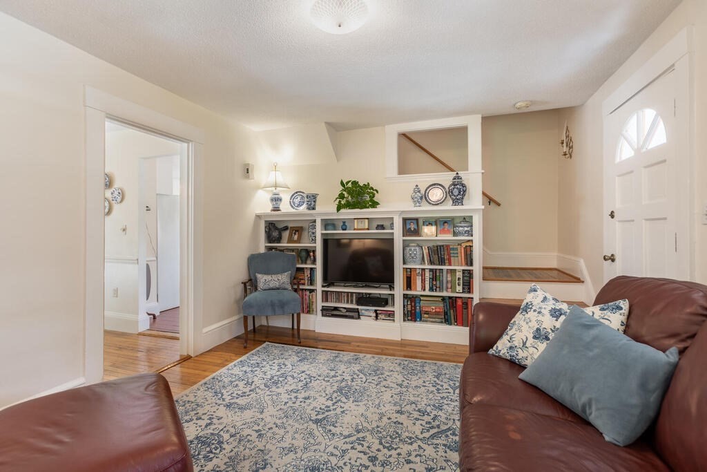 67 Longfellow Road Reading, MA 01867 - Photo 4 of 30 Gallery Image 4