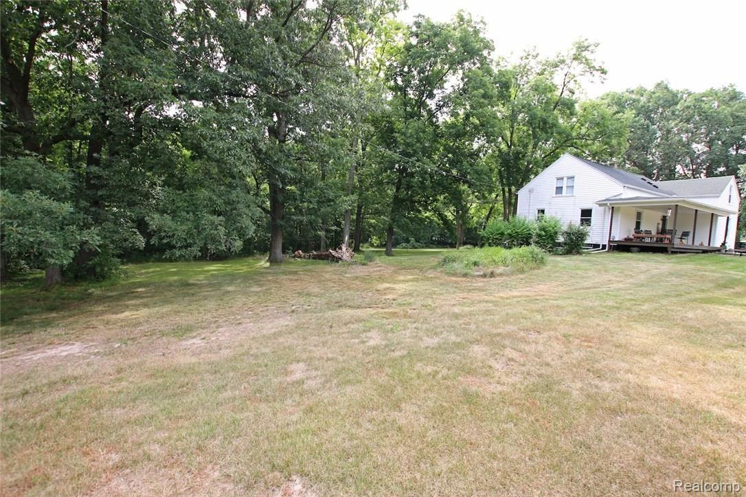 1432 North Van Road Holly, MI 48442 - Photo 46 of 53 46) Left Side Yard.jpg