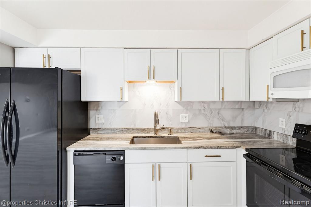 8700 Common Road Warren, MI 48093 - Photo 14 of 38