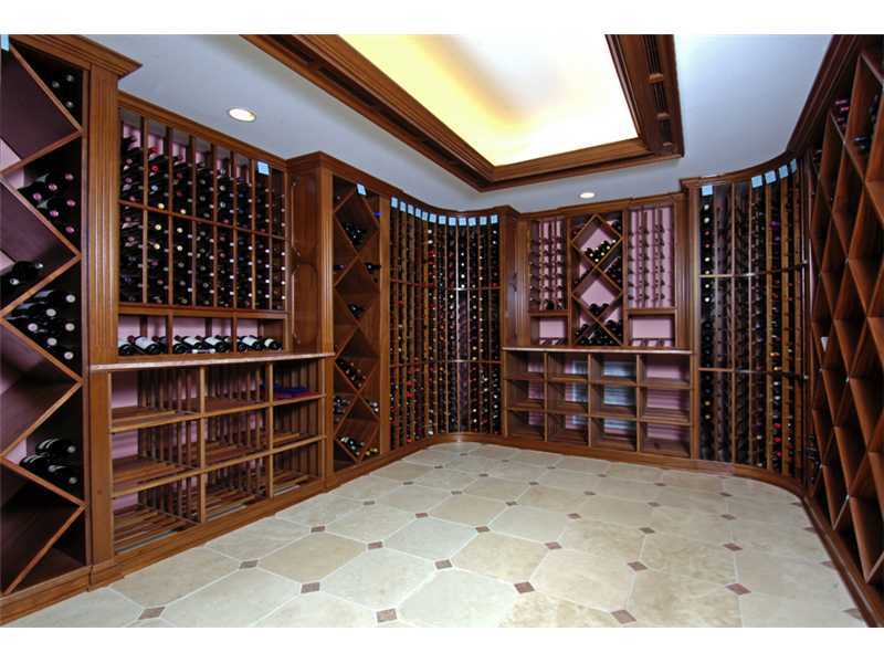 47 Round Hill Road Greenwich, CT 06831 - Photo 19 of 22 a view of walk in closet