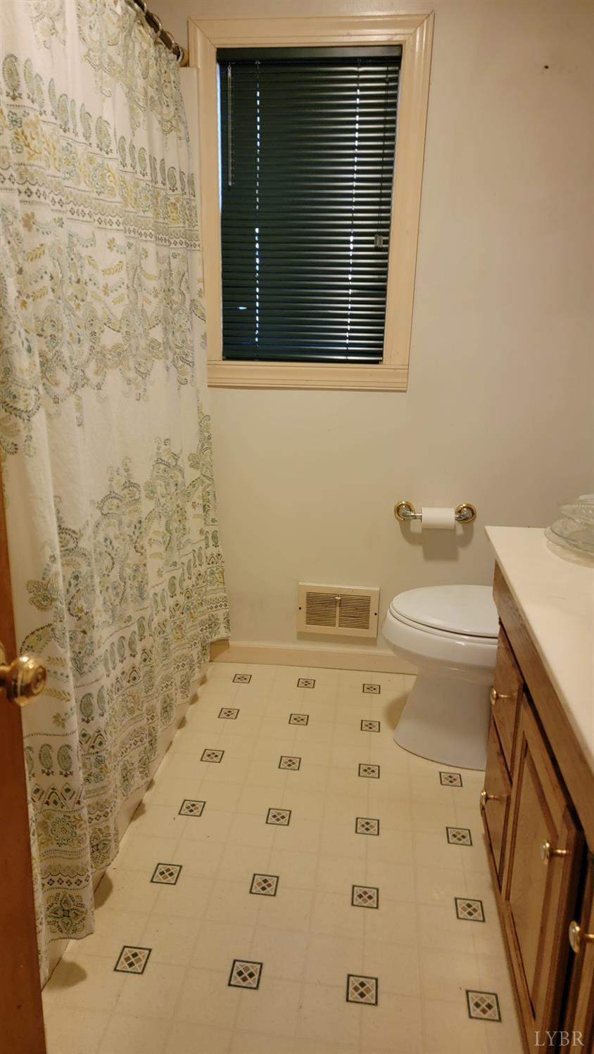 813 Jasper Wood Road Hurt, VA 24563 - Photo 6 of 10 Gallery Image 6