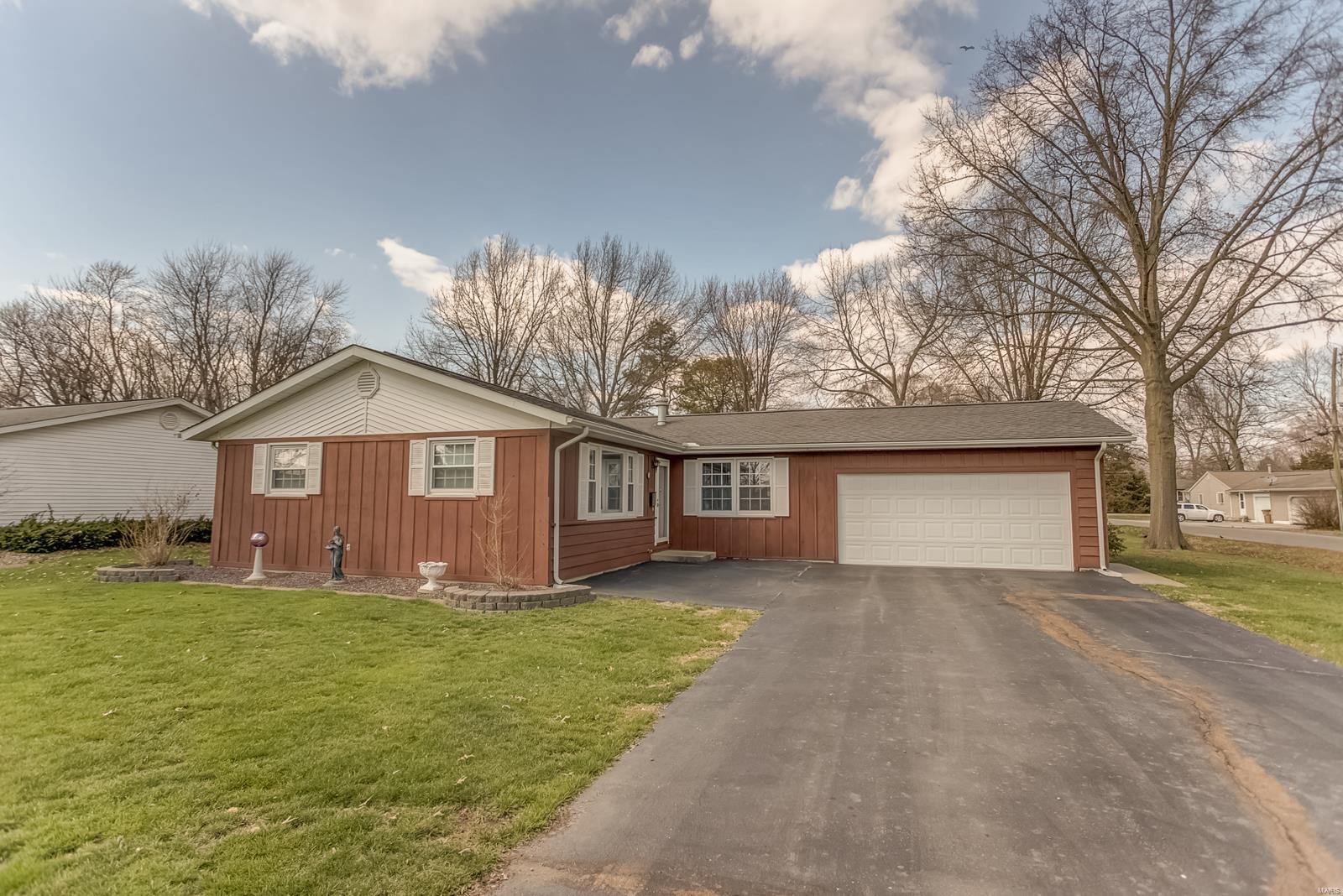 1010 Fillmore Street Gillespie, IL 62033 - Photo 1 of 31 Gallery Image 1