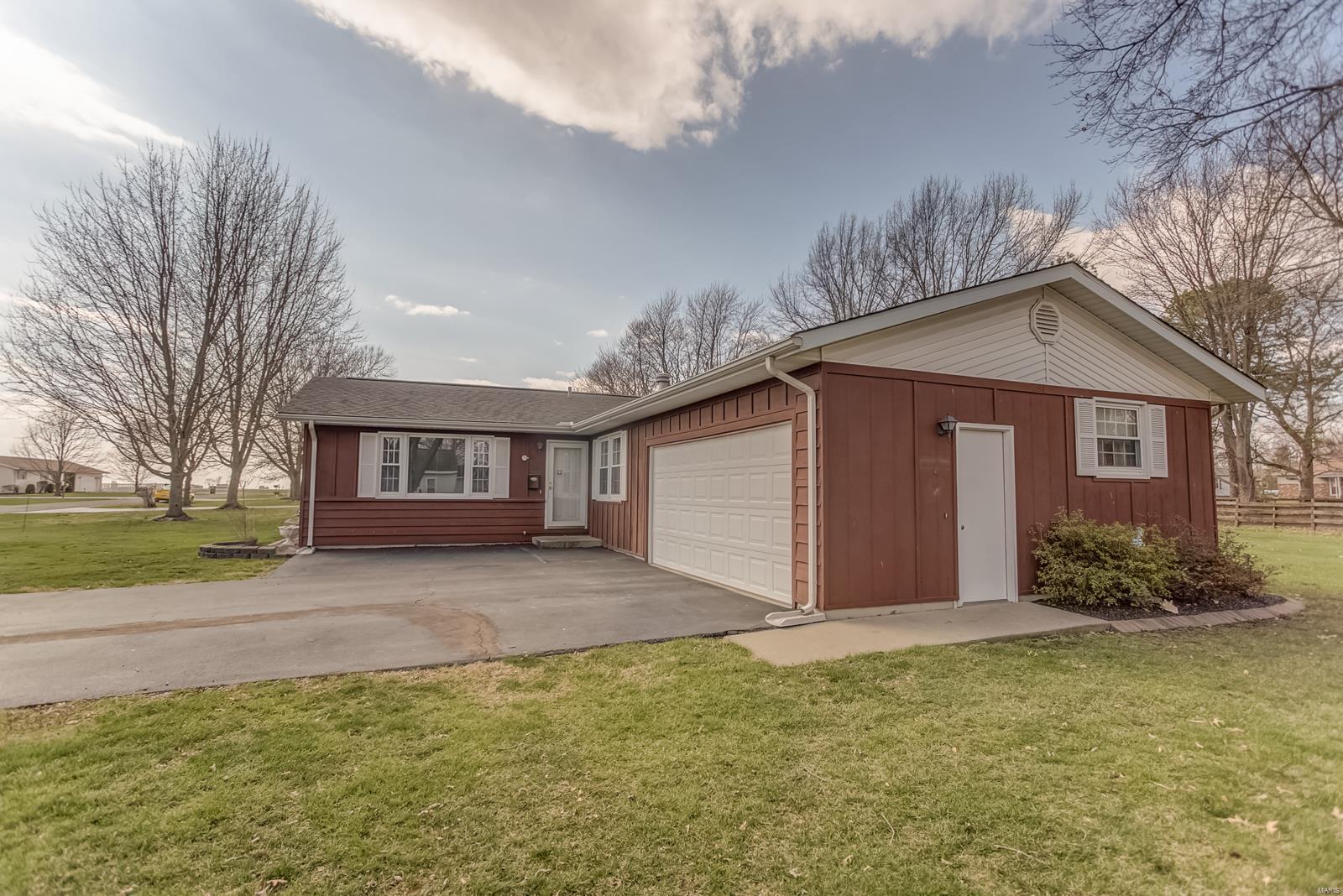 1010 Fillmore Street Gillespie, IL 62033 - Photo 3 of 31 Gallery Image 3