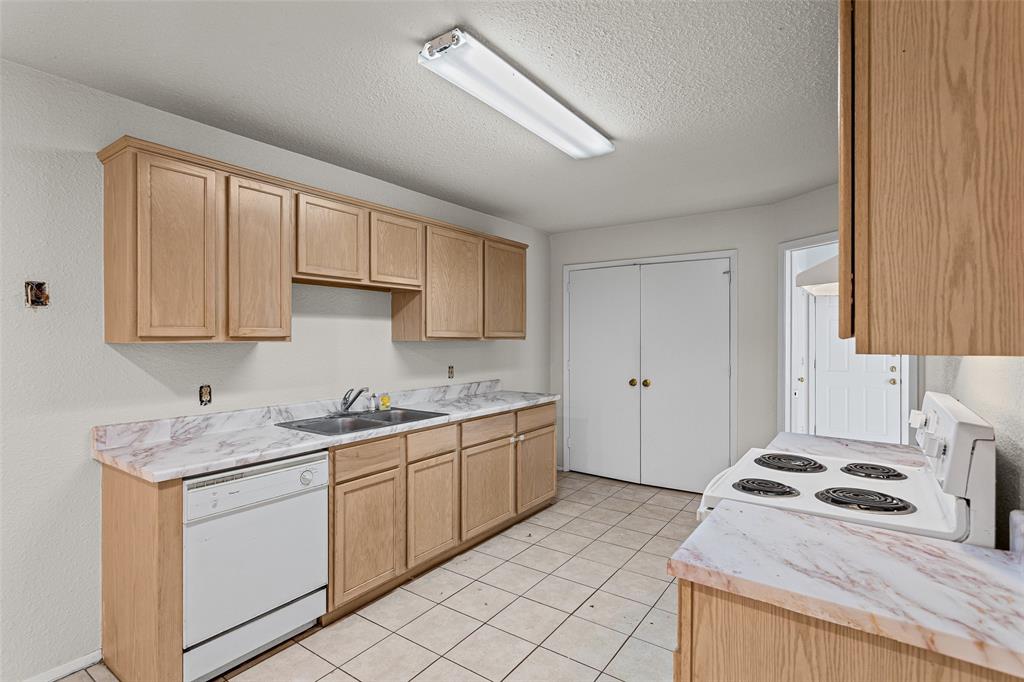 2720 James Road Granbury, TX 76049 - Photo 5 of 26