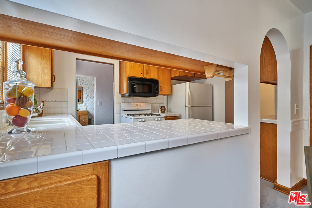 1157 South Point View Street Los Angeles, CA 90035 - Photo 5 of 25 Gallery Image 5