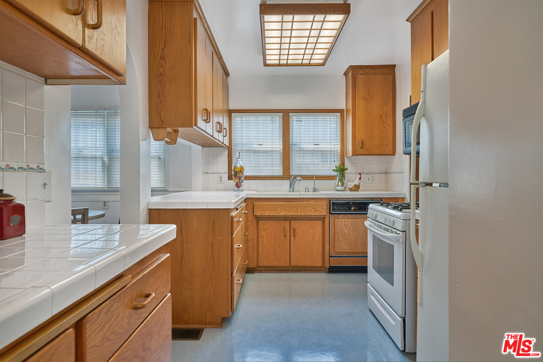 1157 South Point View Street Los Angeles, CA 90035 - Photo 6 of 25 Gallery Image 6