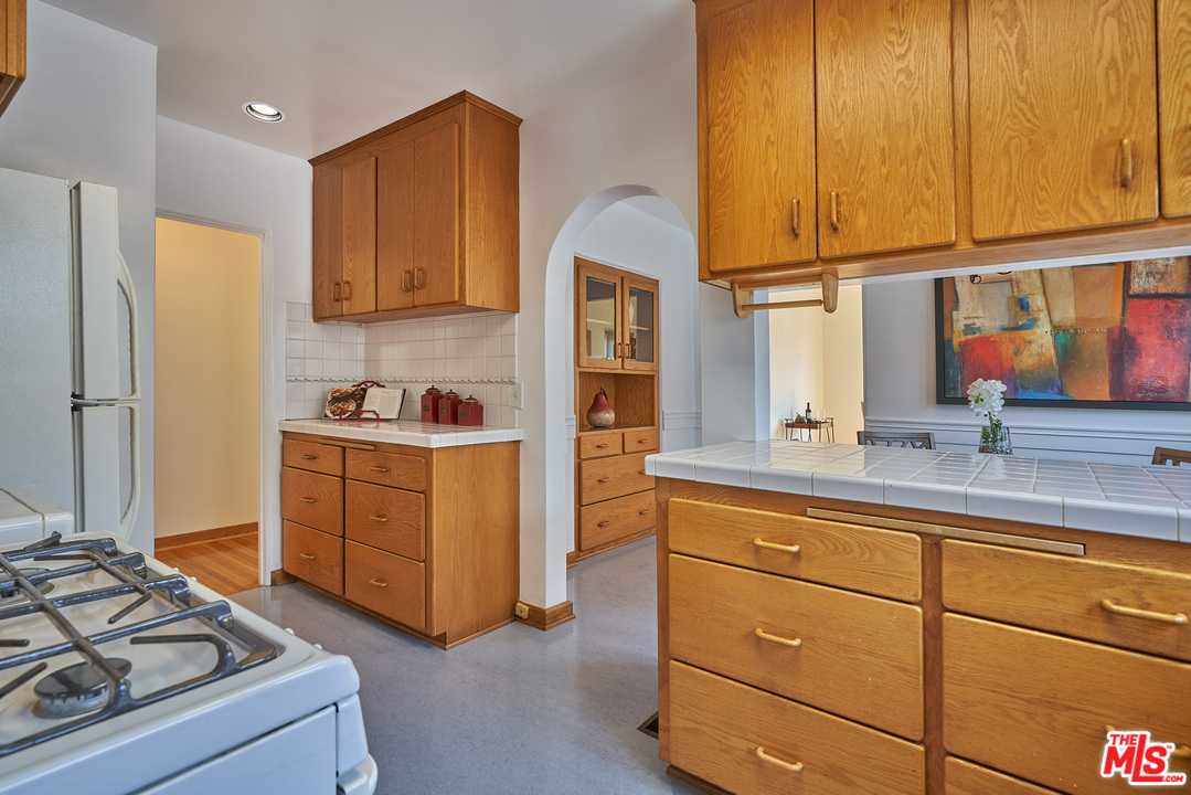 1157 South Point View Street Los Angeles, CA 90035 - Photo 8 of 25 Gallery Image 8