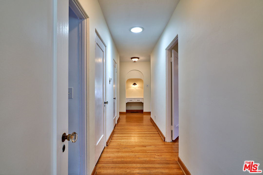 1157 South Point View Street Los Angeles, CA 90035 - Photo 9 of 25 Gallery Image 9