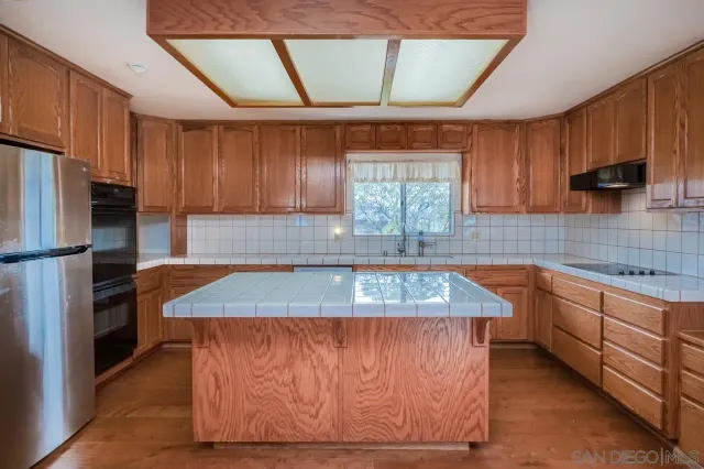 $1,185,000 | 620 Singing Vista Court, El Cajon, CA 92019