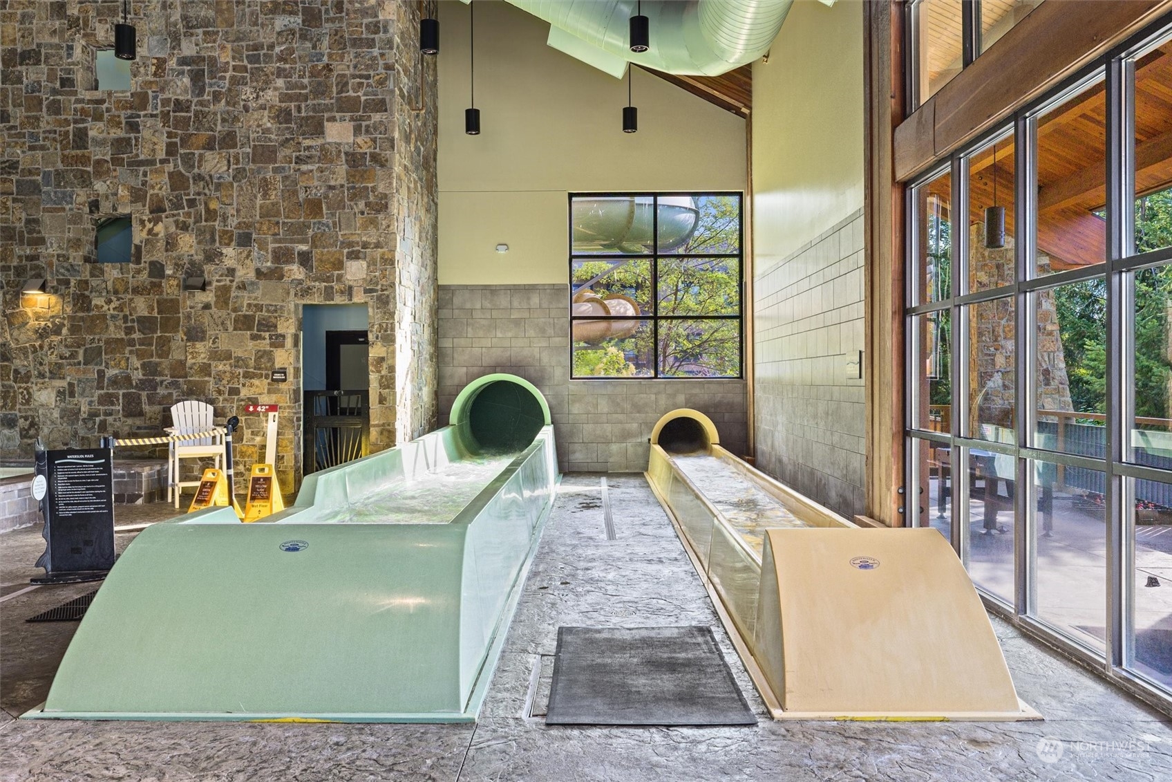 610 Spragger Way Cle Elum, WA 98922 - Photo 15 of 17 a view of a patio with couches chairs and kitchen view