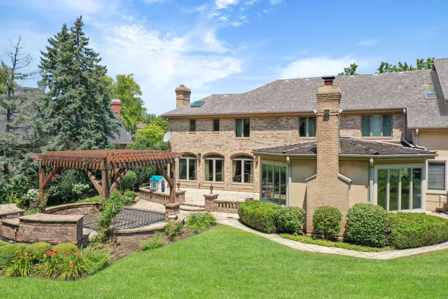 $1,845,000 | 6447 Manor Drive, Burr Ridge, IL 60527